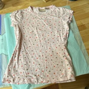 🛍️15/$10🛍️Personal Identity Ladies small t-shirt clean pretty hearts pink